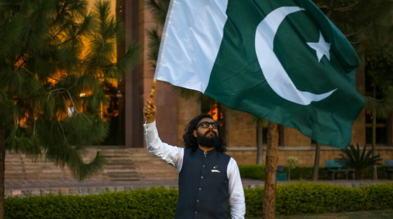 [크기변환]basil-minhaj-lzjf1flQwHw-unsplash